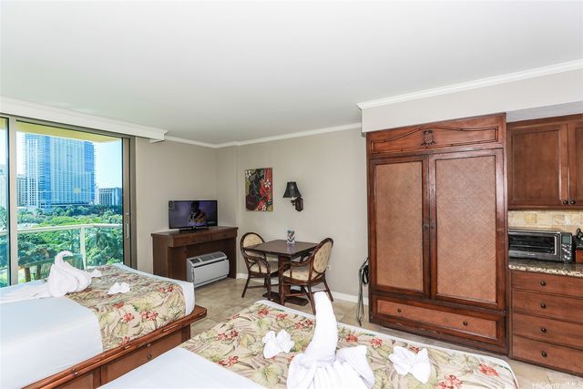 2045 Kalakaua Avenue 509, Honolulu, HI 96815