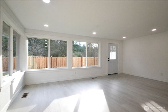 1410 Beech Avenue, Steilacoom, WA 98388