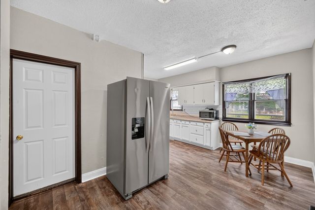 204 S 8th Avenue, Winterset, IA 50273