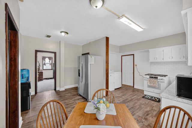 204 S 8th Avenue, Winterset, IA 50273