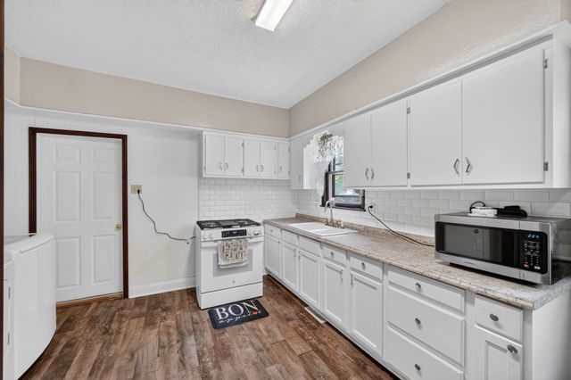204 S 8th Avenue, Winterset, IA 50273
