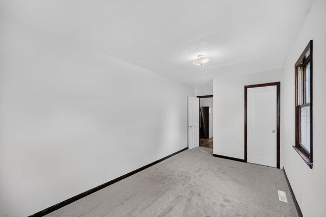 204 S 8th Avenue, Winterset, IA 50273