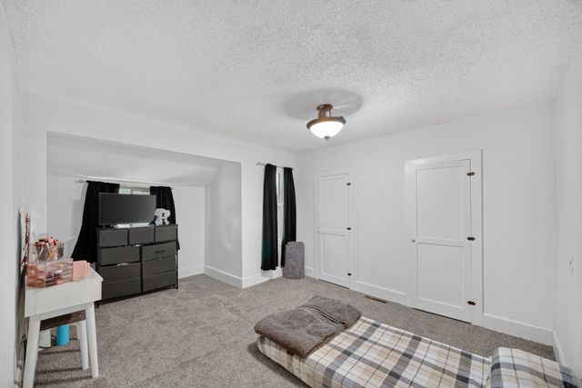 204 S 8th Avenue, Winterset, IA 50273