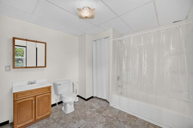 204 S 8th Avenue, Winterset, IA 50273