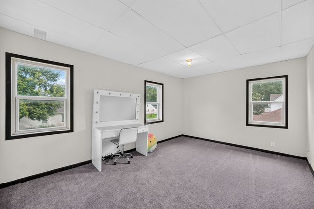 204 S 8th Avenue, Winterset, IA 50273