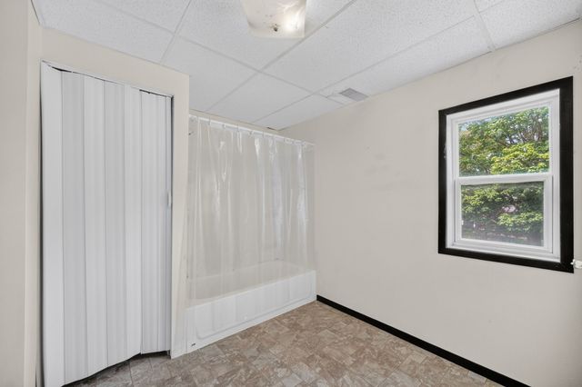 204 S 8th Avenue, Winterset, IA 50273