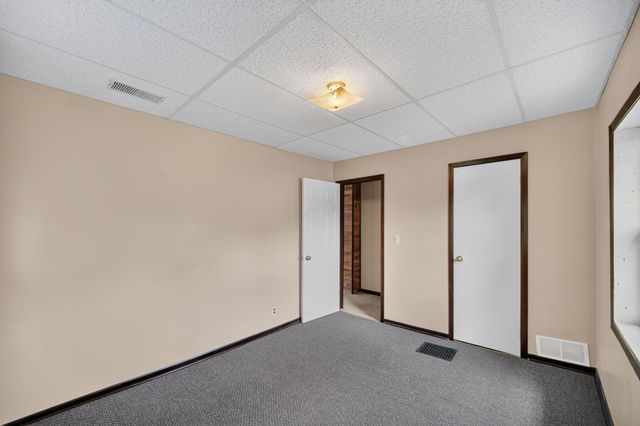 204 S 8th Avenue, Winterset, IA 50273