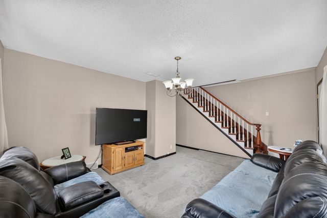 204 S 8th Avenue, Winterset, IA 50273