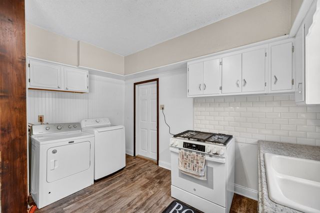 204 S 8th Avenue, Winterset, IA 50273