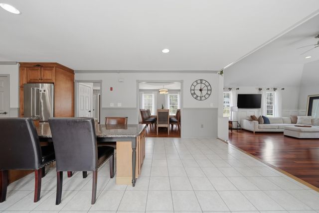 322 Meadow Fox Lane, Chester, NH 03036