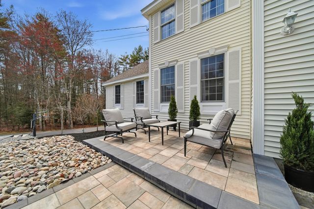 322 Meadow Fox Lane, Chester, NH 03036