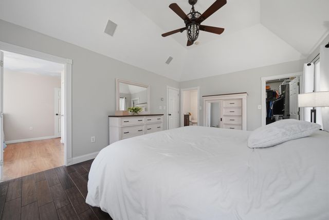 322 Meadow Fox Lane, Chester, NH 03036