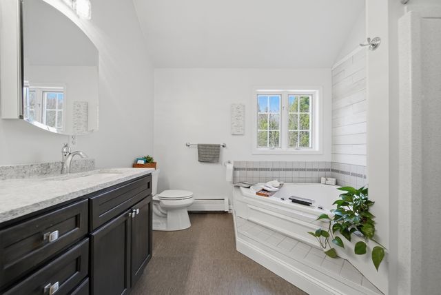 322 Meadow Fox Lane, Chester, NH 03036