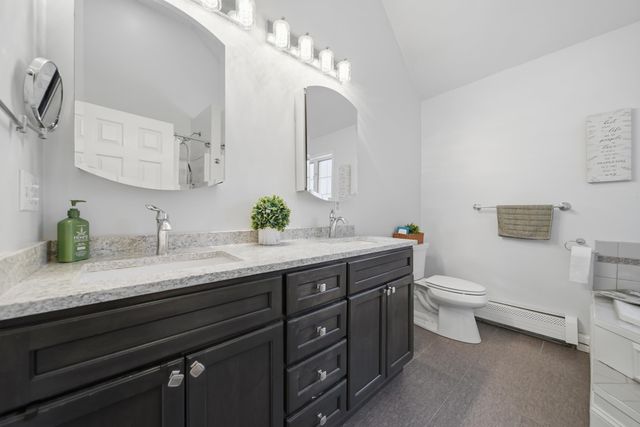 322 Meadow Fox Lane, Chester, NH 03036