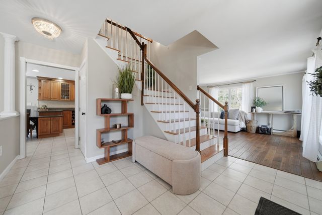 322 Meadow Fox Lane, Chester, NH 03036