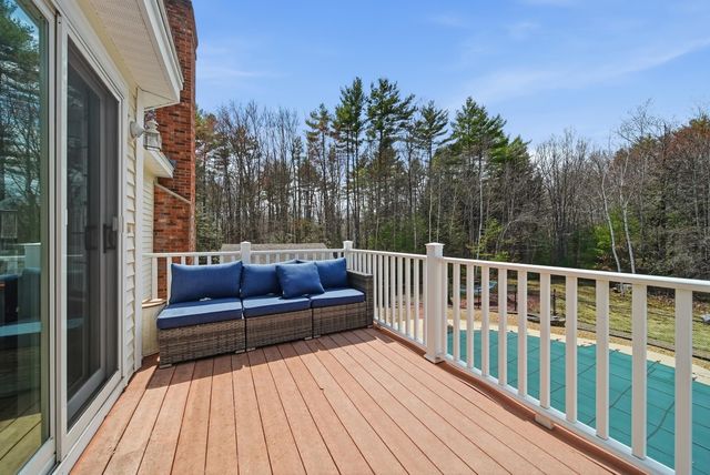 322 Meadow Fox Lane, Chester, NH 03036