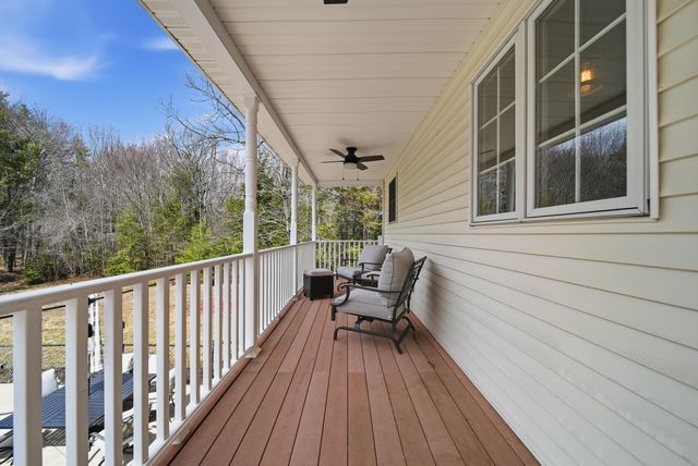 322 Meadow Fox Lane, Chester, NH 03036