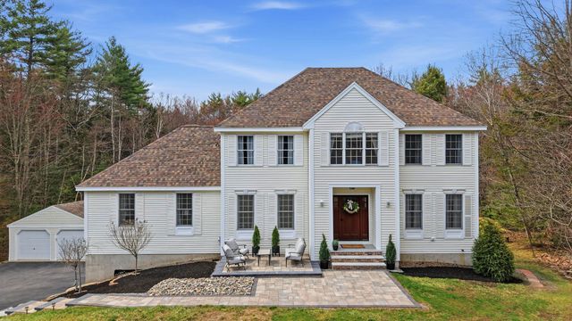 322 Meadow Fox Lane, Chester, NH 03036