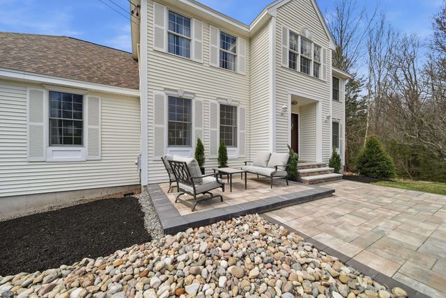 322 Meadow Fox Lane, Chester, NH 03036
