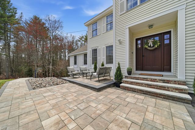 322 Meadow Fox Lane, Chester, NH 03036