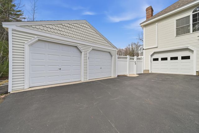 322 Meadow Fox Lane, Chester, NH 03036