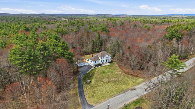 322 Meadow Fox Lane, Chester, NH 03036