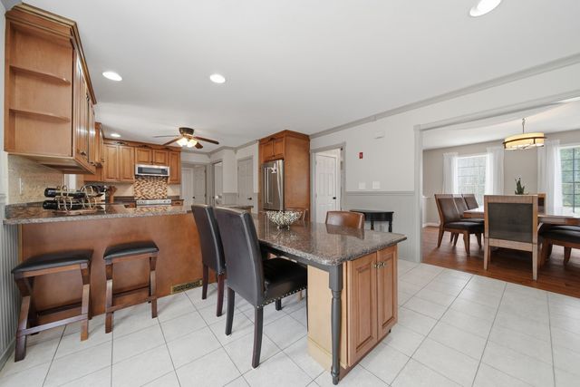 322 Meadow Fox Lane, Chester, NH 03036