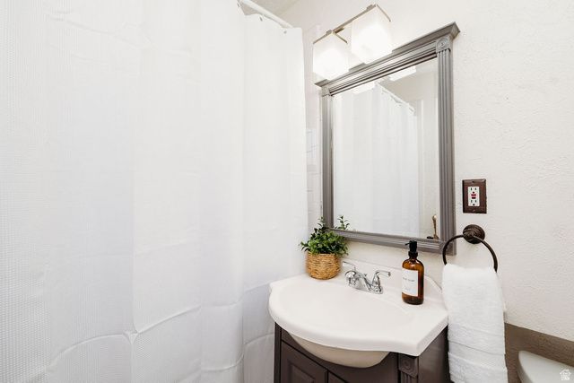 3928 S 2225 W, Roy, UT 84067