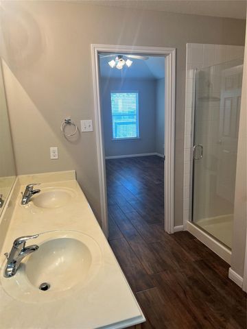 2071 Midlane Drive, Conroe, TX 77301