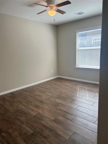 2071 Midlane Drive, Conroe, TX 77301