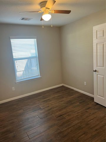 2071 Midlane Drive, Conroe, TX 77301