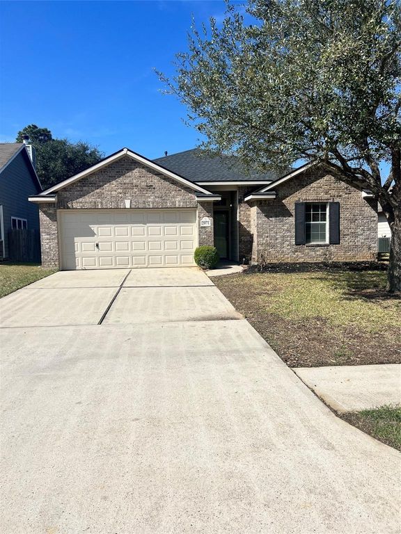 2071 Midlane Drive, Conroe, TX 77301