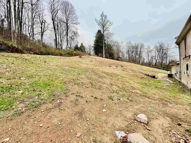 5017 A Elk River Road South, Elkview, WV 25071