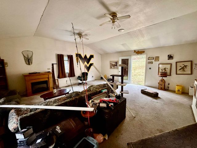 5017 A Elk River Road South, Elkview, WV 25071