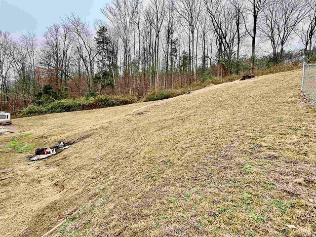 5017 A Elk River Road South, Elkview, WV 25071