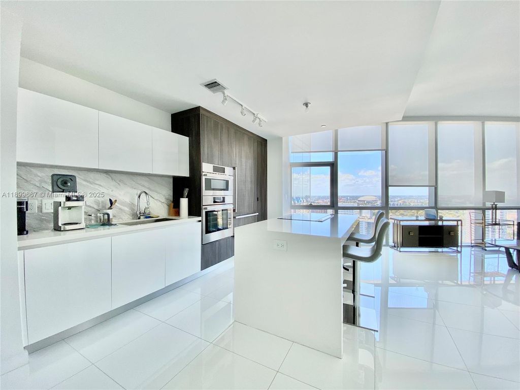 851 NE 1st Ave 2802, Miami, FL 33132