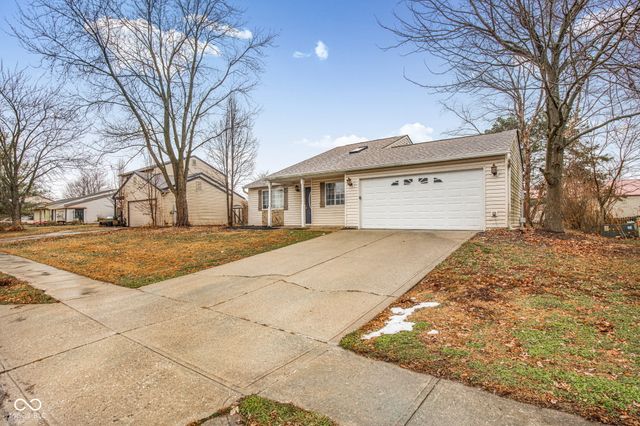 132 Country Wood Drive, Whiteland, IN 46184