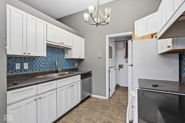 132 Country Wood Drive, Whiteland, IN 46184