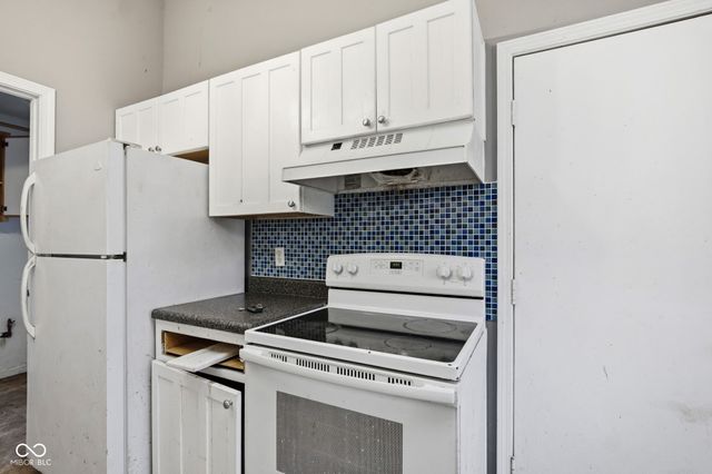 132 Country Wood Drive, Whiteland, IN 46184