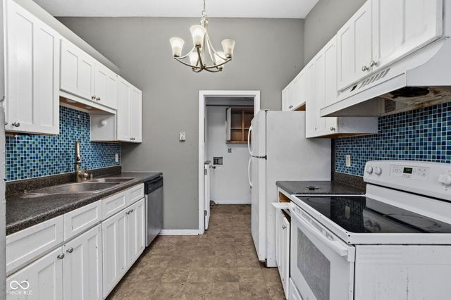 132 Country Wood Drive, Whiteland, IN 46184