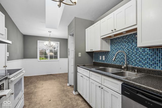 132 Country Wood Drive, Whiteland, IN 46184