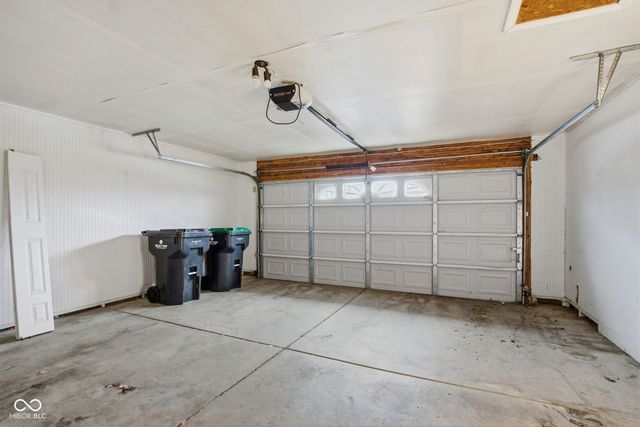 132 Country Wood Drive, Whiteland, IN 46184