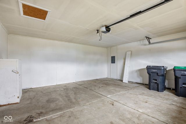 132 Country Wood Drive, Whiteland, IN 46184