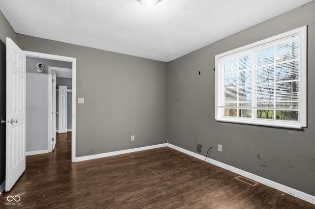 132 Country Wood Drive, Whiteland, IN 46184