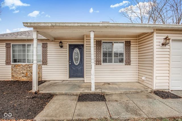 132 Country Wood Drive, Whiteland, IN 46184