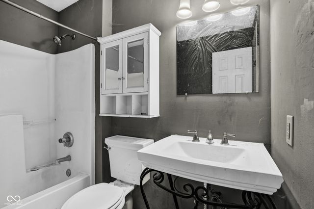 132 Country Wood Drive, Whiteland, IN 46184