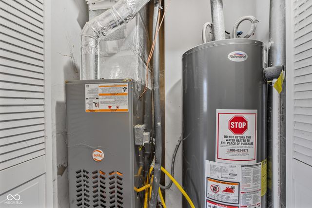 132 Country Wood Drive, Whiteland, IN 46184