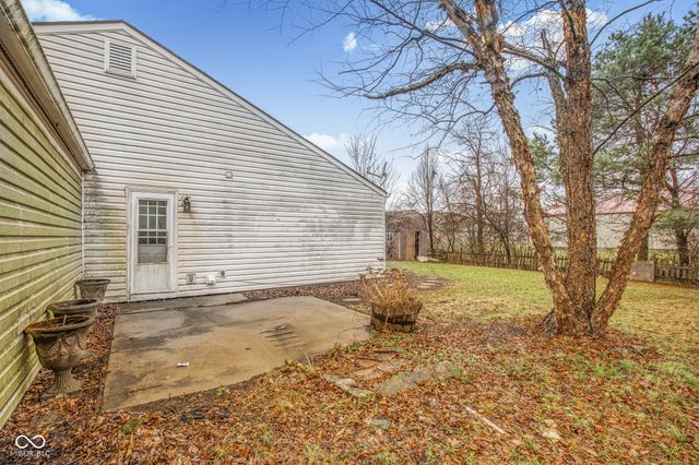 132 Country Wood Drive, Whiteland, IN 46184