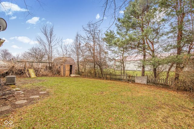 132 Country Wood Drive, Whiteland, IN 46184