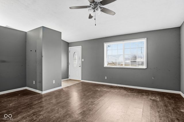 132 Country Wood Drive, Whiteland, IN 46184